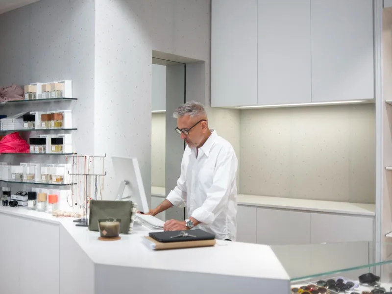 Emergency medicine dispensing at pharmacy